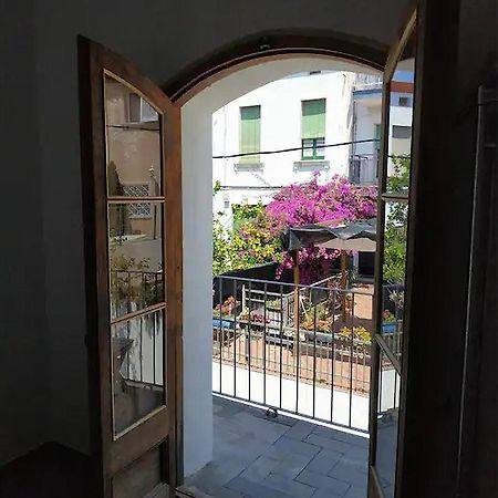 Apartamento De Diseno Cerca De Tren, Playa Y Bcn Masnou Luaran gambar